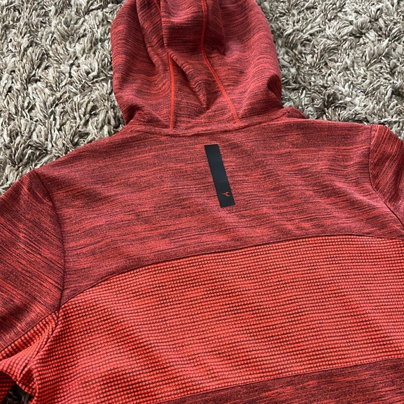 Diadora Boy Size Large, long-sleeve hooded T-shirt, like new, rust orange color - Picture 7 of 8